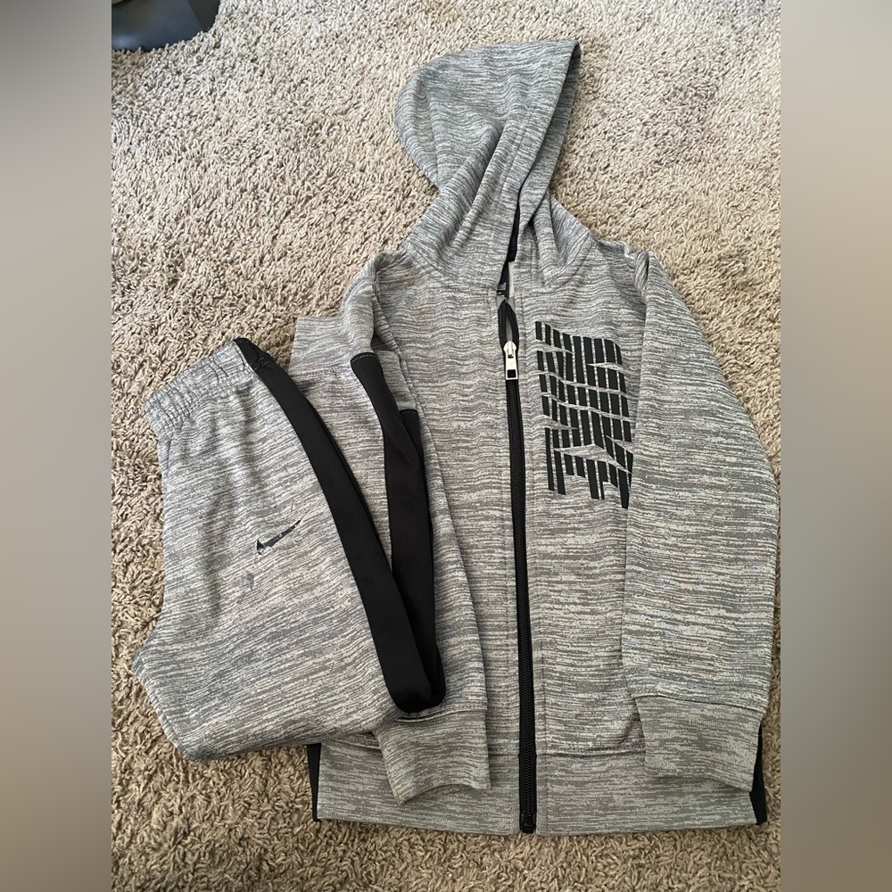 Boys Nike sweatsuit.